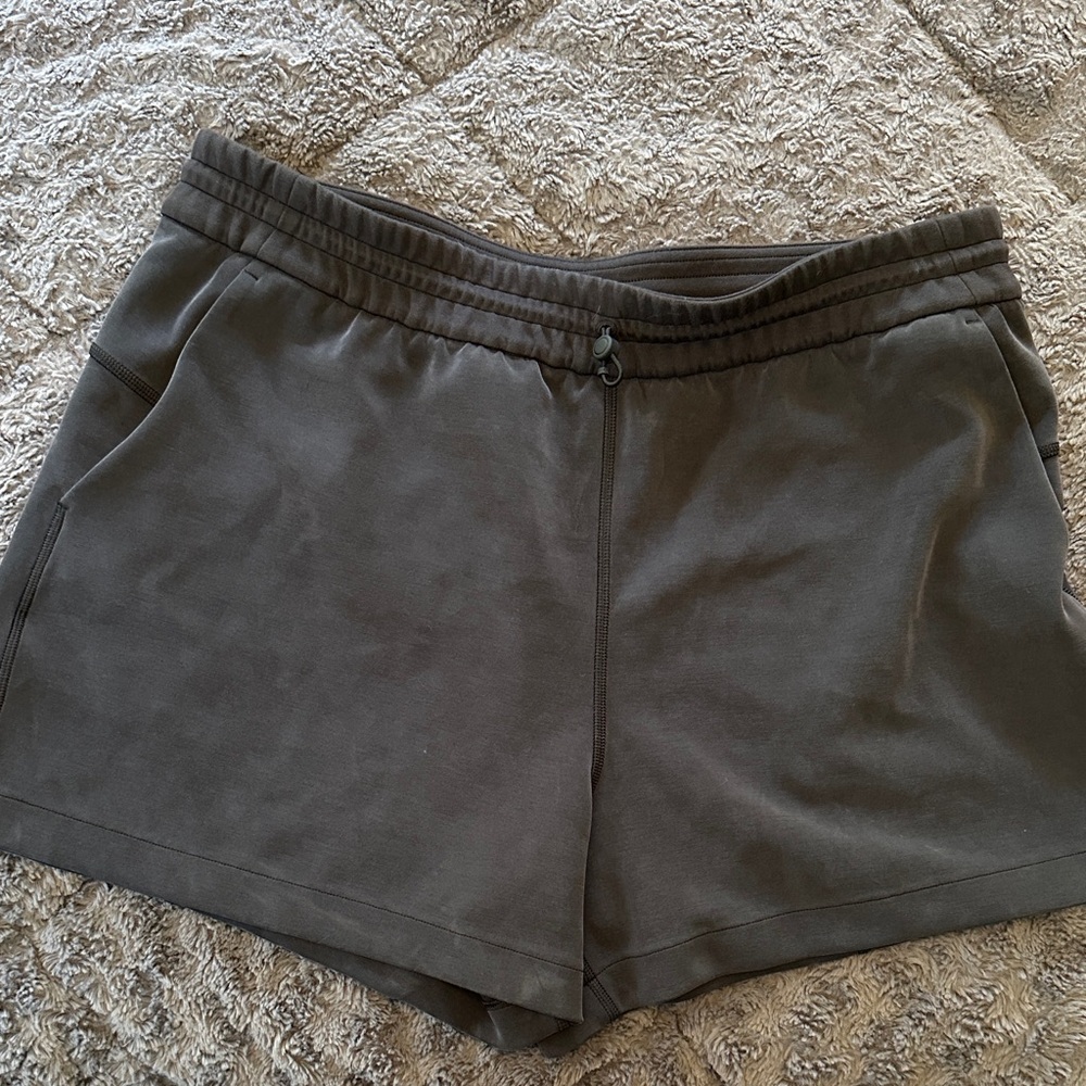 Lululemon High Rise Softstreme Shorts 4 in.